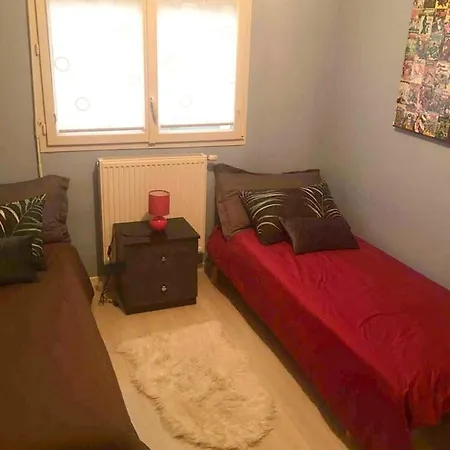 Holiday home Maison Spacieuse, Quartier La Madeleine, Terrasse Et Jardin La Madeleine (Nord)