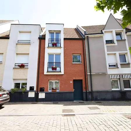 Dom wakacyjny Maison Spacieuse, Quartier La Madeleine, Terrasse Et Jardin La Madeleine (Nord)