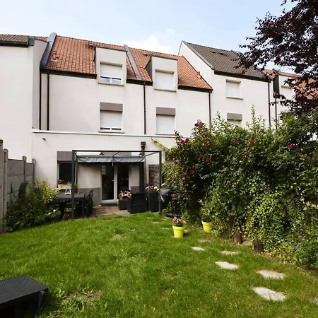 別荘 Maison Spacieuse, Quartier La Madeleine, Terrasse Et Jardin
