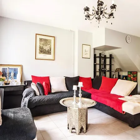 Holiday home Maison Spacieuse, Quartier La Madeleine, Terrasse Et Jardin La Madeleine (Nord)