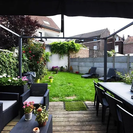 別荘 Maison Spacieuse, Quartier La Madeleine, Terrasse Et Jardin ラ・マドレーヌ